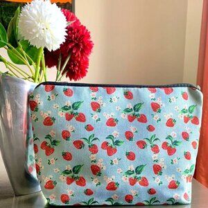 Cosmetic Bag Makeup Strawberry Clutch Pouch Travel Storage Strawberries Weekend